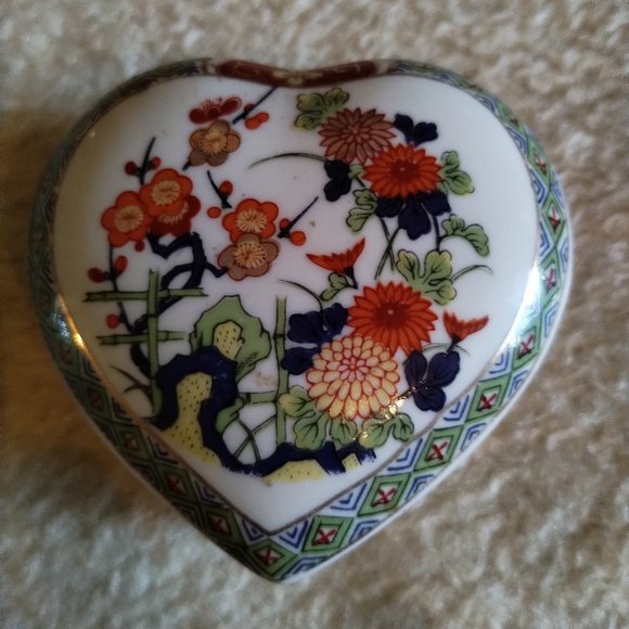 Beautiful Porcelain Heart Shape Box From Japan - Picture 1 of 6